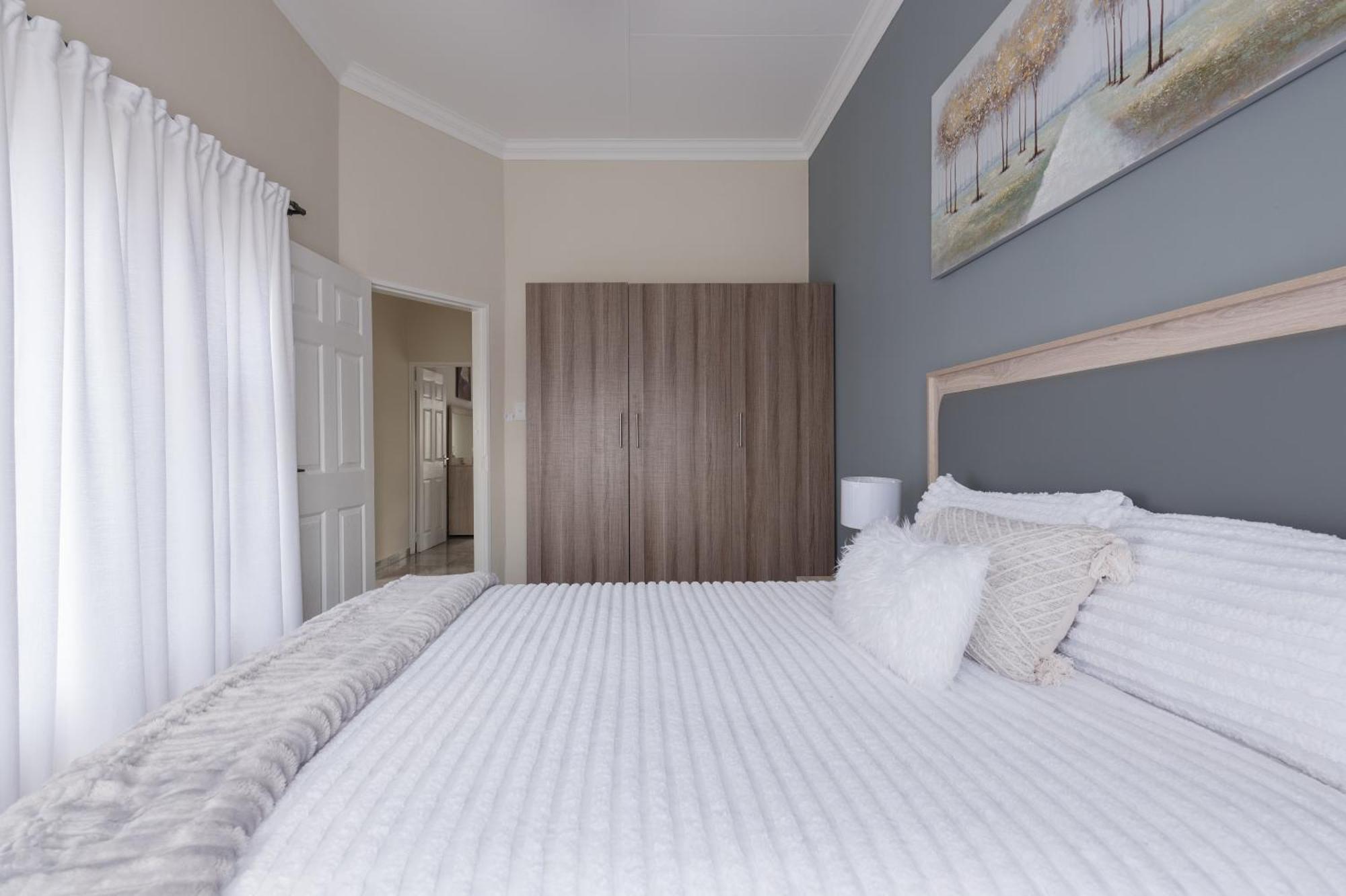 Evans Village - Apartments & Spa Johannesbourg Extérieur photo
