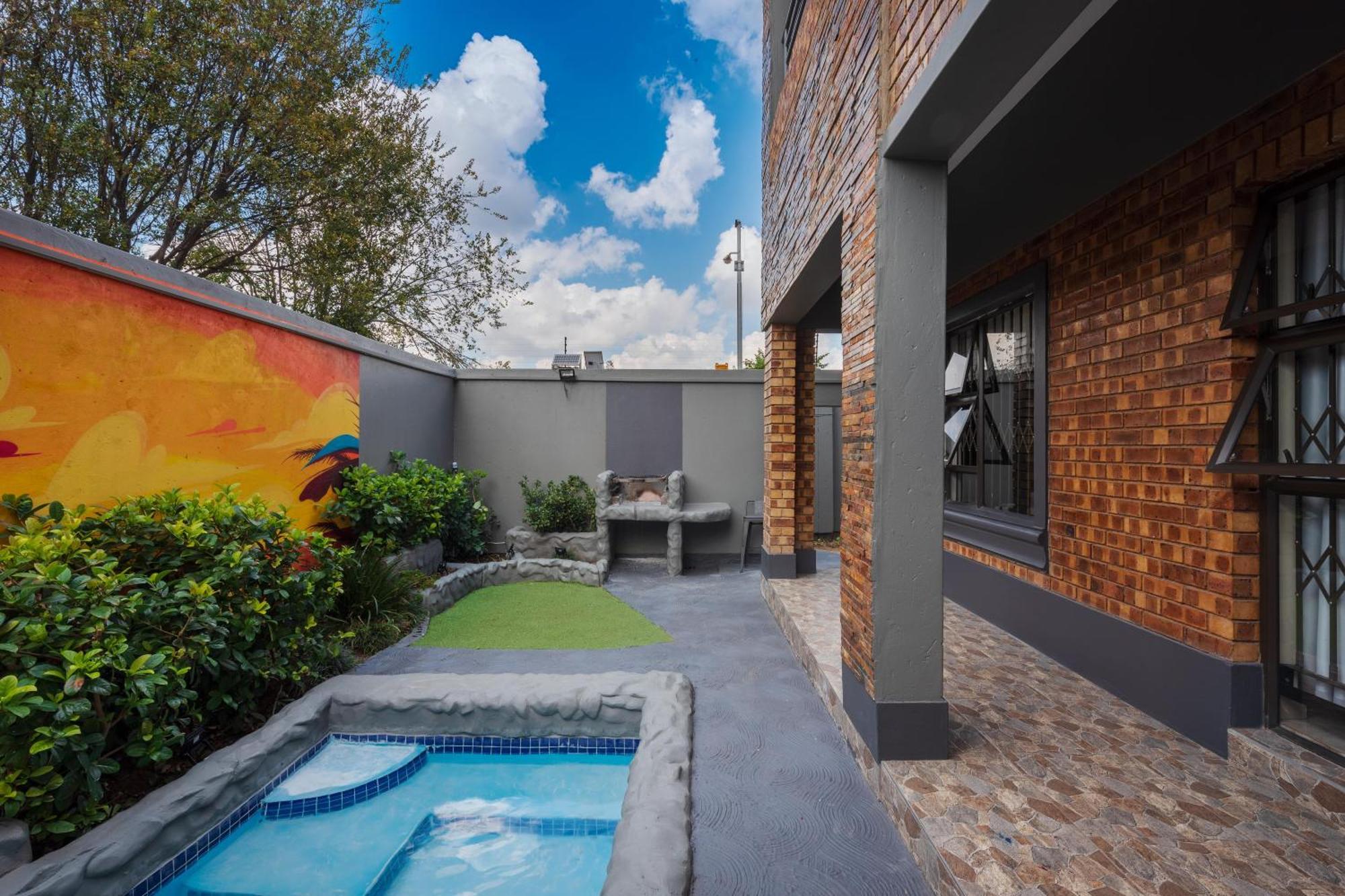 Evans Village - Apartments & Spa Johannesbourg Extérieur photo